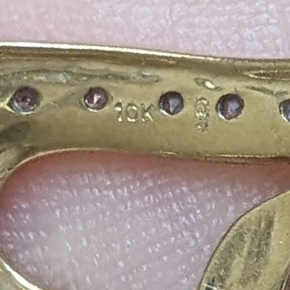 10K solid gold diamond heart pendant - Picture 11 of 12